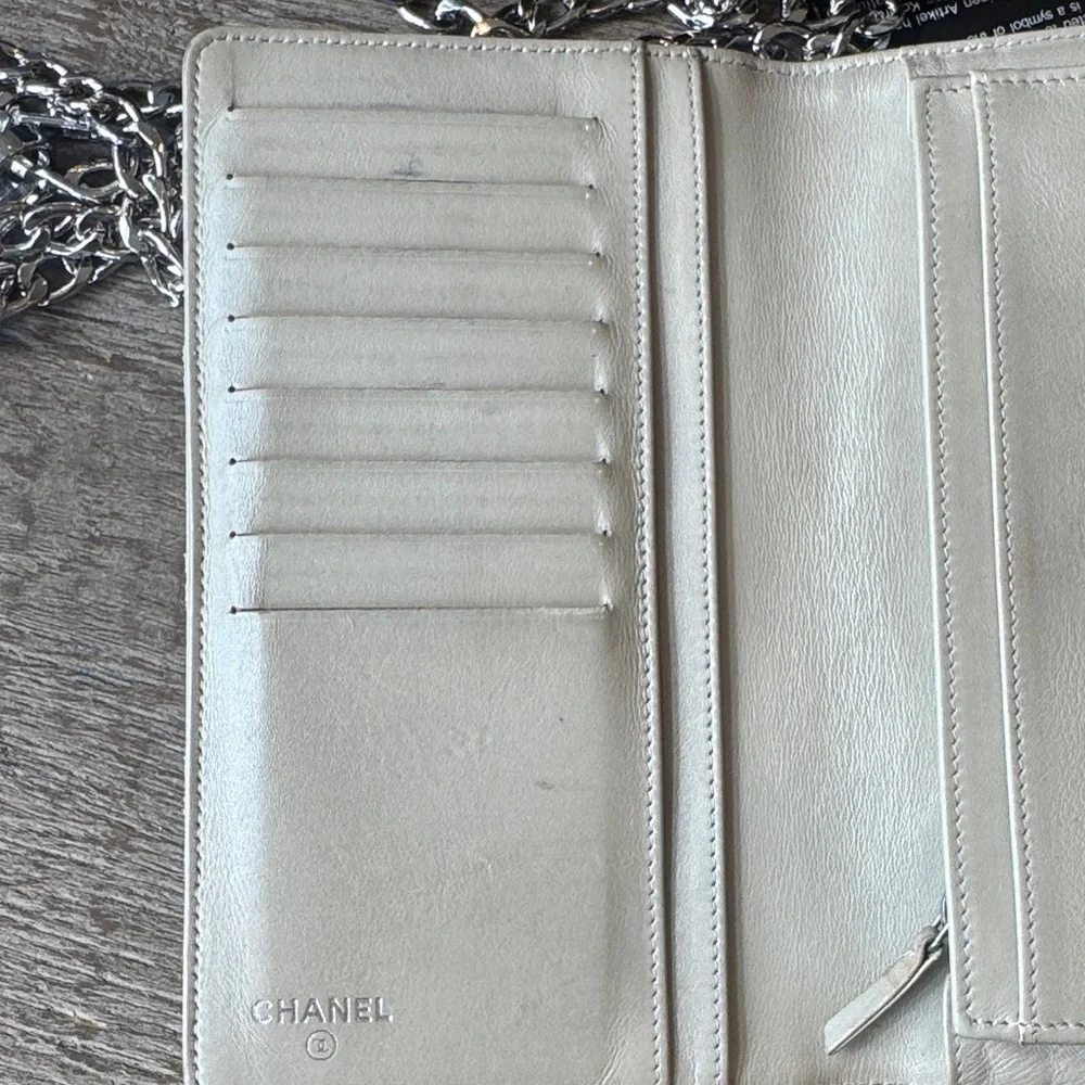 CHANEL Quilted Card Case Wallet in Beige Leather with Silver CC